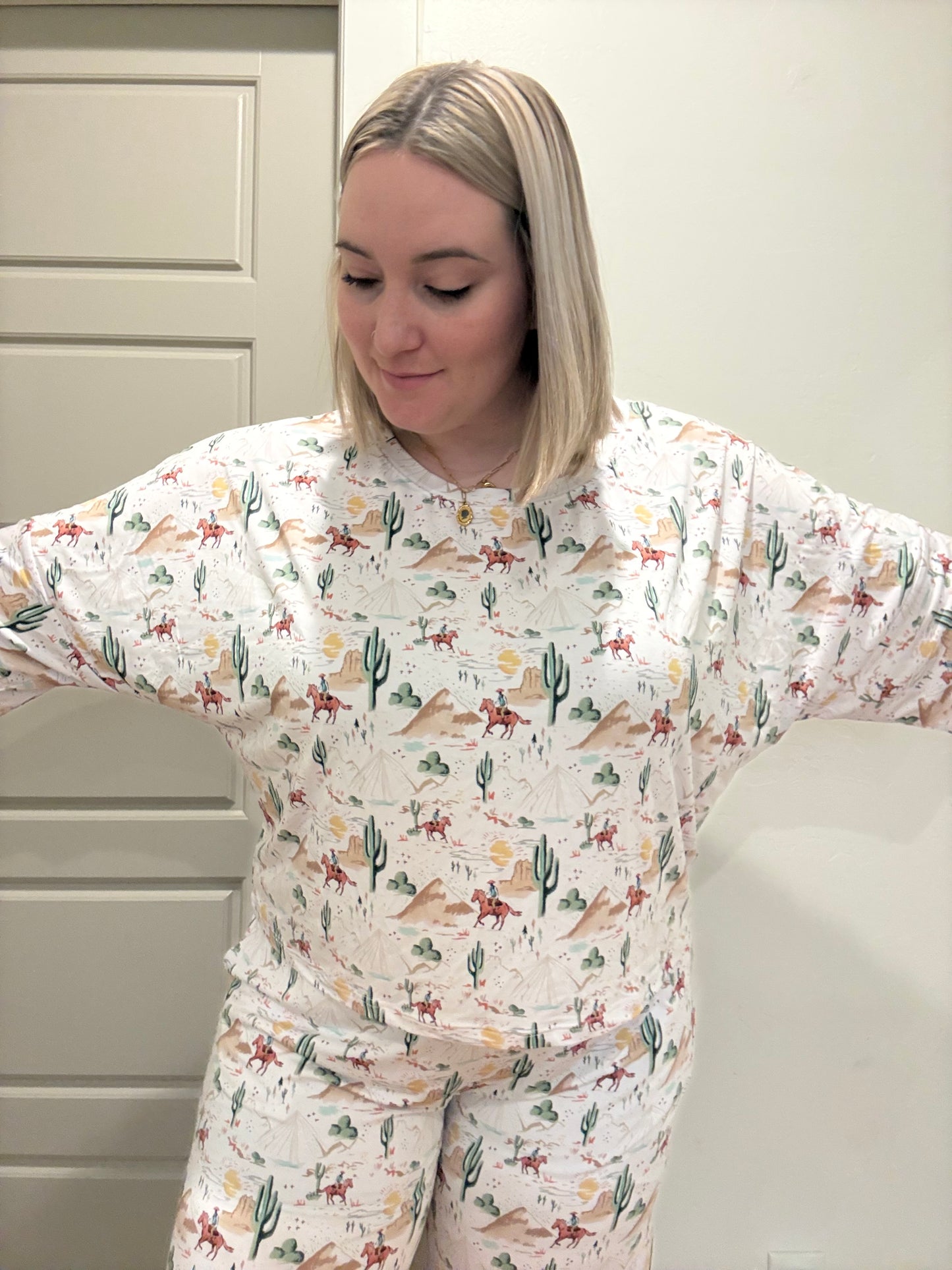 Western Roundup - Women’s Set Boxy Tee & straight leg pants